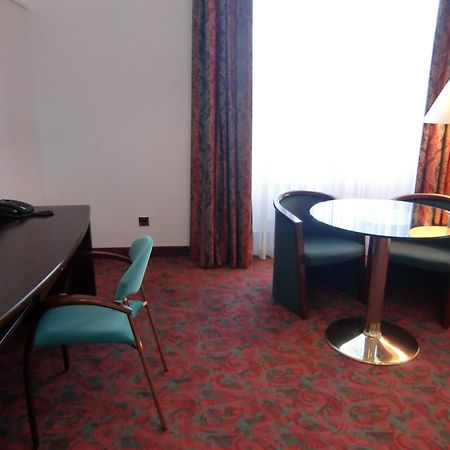 Hotel Schloss Schwarzenfeld Extérieur photo