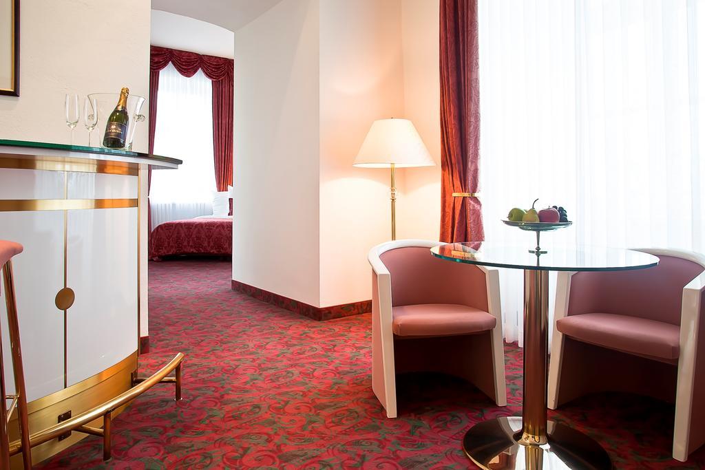Hotel Schloss Schwarzenfeld Extérieur photo